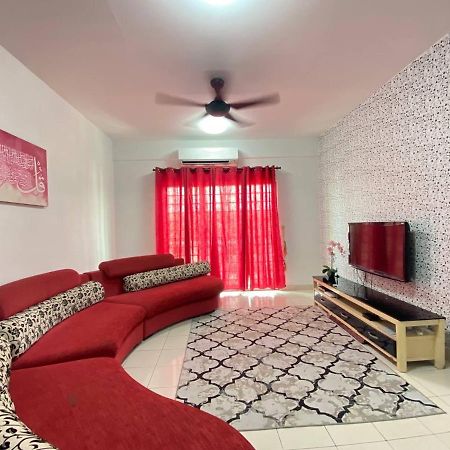 Homestay Juta Mines Seri Kembangan Balakong Serdang Lama Bagian luar foto