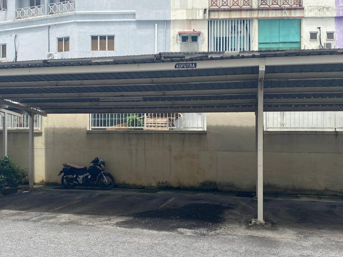 Homestay Juta Mines Seri Kembangan Balakong Serdang Lama Bagian luar foto