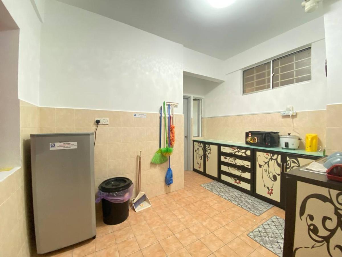 Homestay Juta Mines Seri Kembangan Balakong Serdang Lama Bagian luar foto