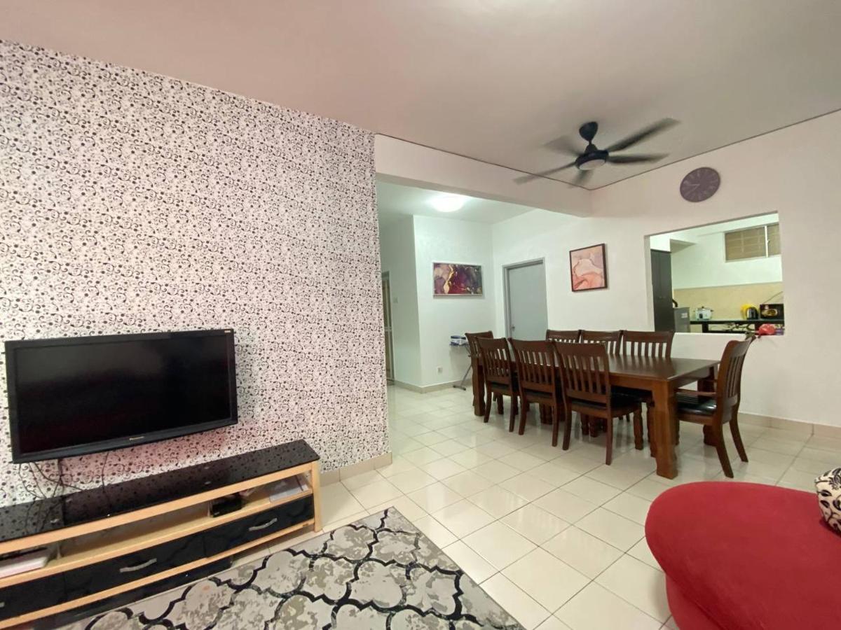 Homestay Juta Mines Seri Kembangan Balakong Serdang Lama Bagian luar foto