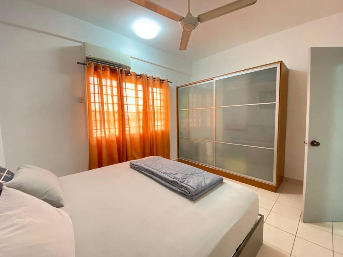 Homestay Juta Mines Seri Kembangan Balakong Serdang Lama Bagian luar foto