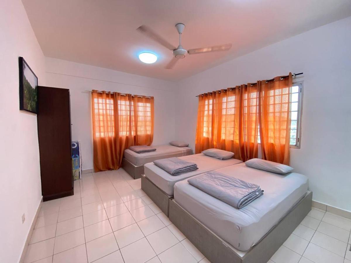 Homestay Juta Mines Seri Kembangan Balakong Serdang Lama Bagian luar foto